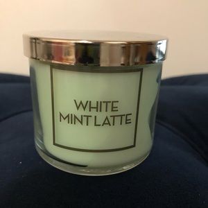 Bath & Body Works 4oz candle - White Mint Latte